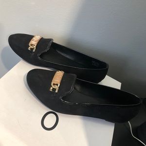 GOLD BUCKLED WOMEN’S FLATS